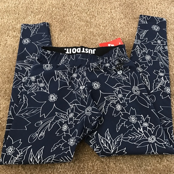 SOLD NWT Nike Print Leggings - Picture 3 of 4