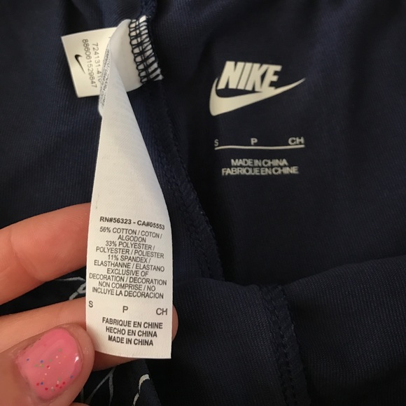 SOLD NWT Nike Print Leggings - Picture 4 of 4