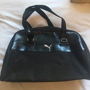 BLACK MEDIUM SIZE PUMA OVERNIGHT BAG!