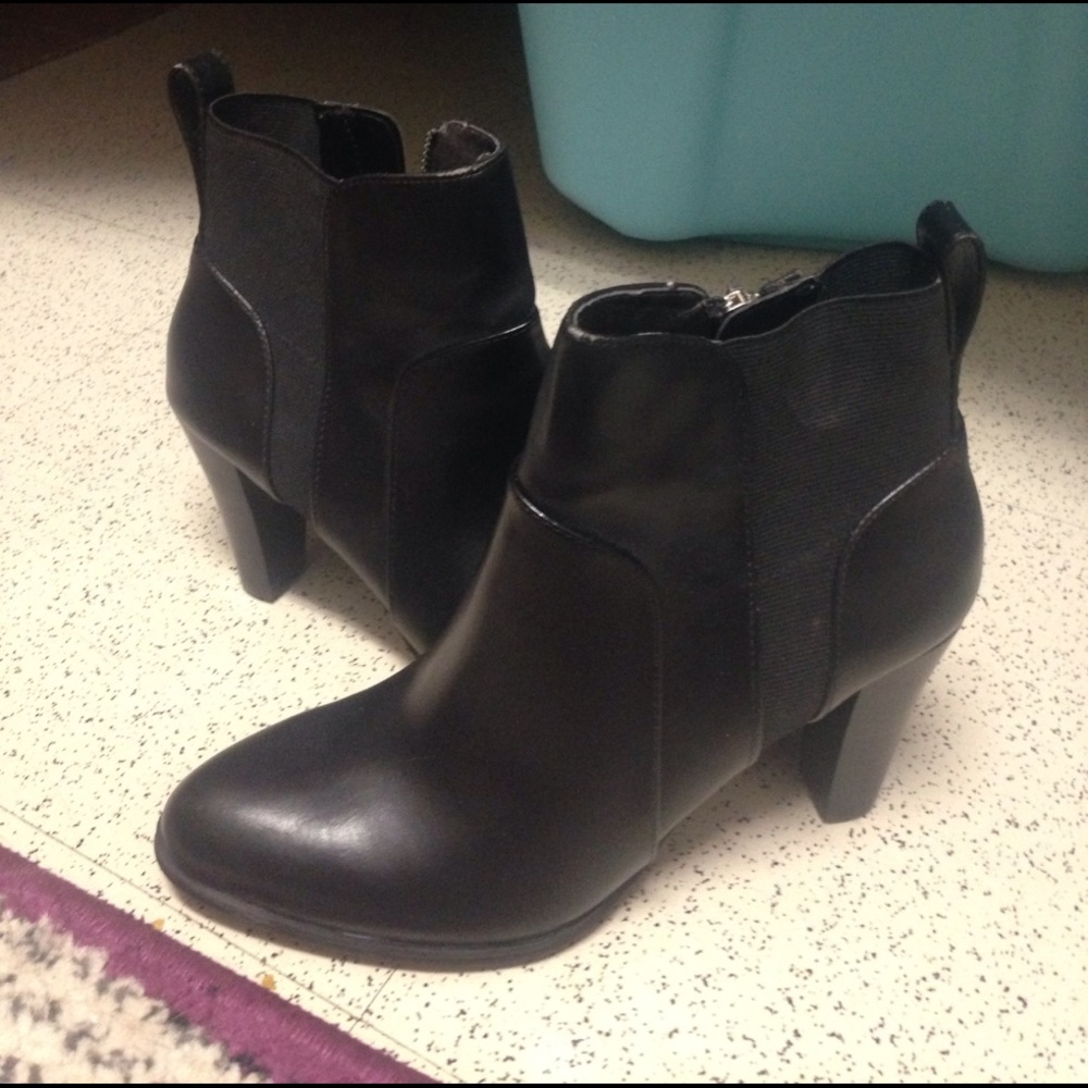 Black Adrienne Vittadini Heels