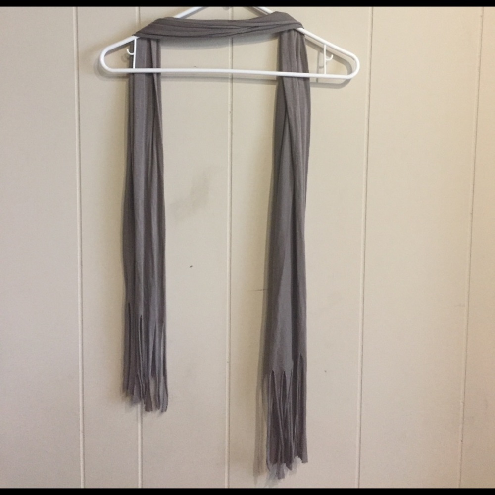 Simple tassel scarf
