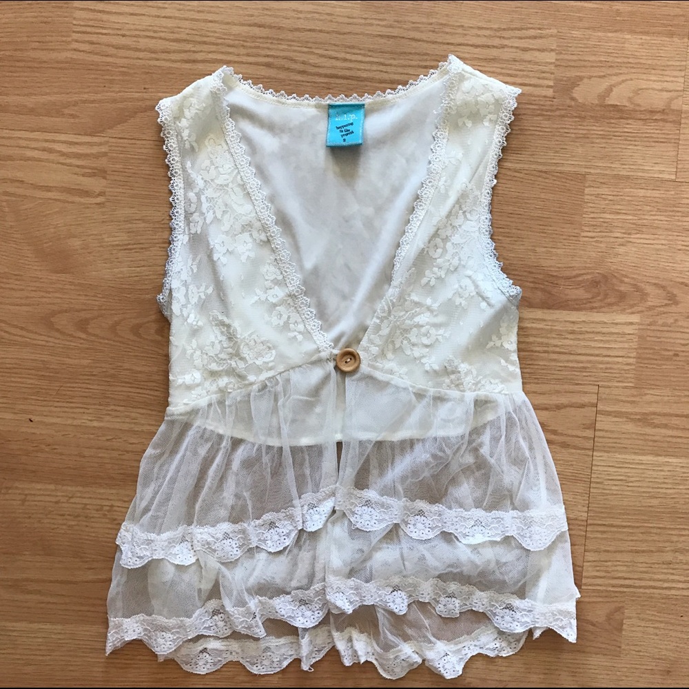 Lace beautiful vest HIP Nordstrom Button crochet
