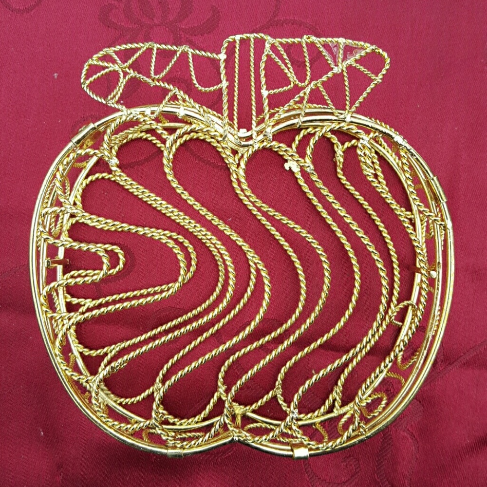 Apple shape wire