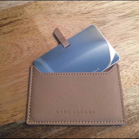 Marc Jacobs Accessories - MARC JACOBS COMPACT