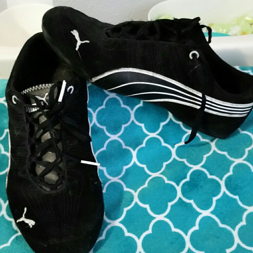 Puma tennis shoes