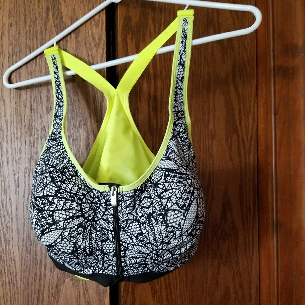 Victoria secrets 38dd sports bra