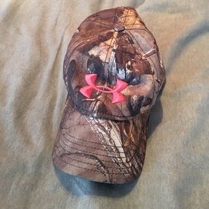 Women's under armour Camo hat!