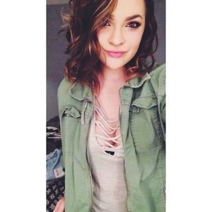 Meet your Posher, Eve