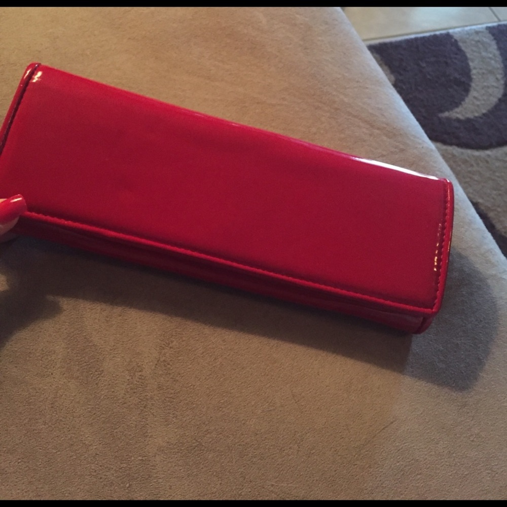 Red shiny clutch with detachable silver chain
