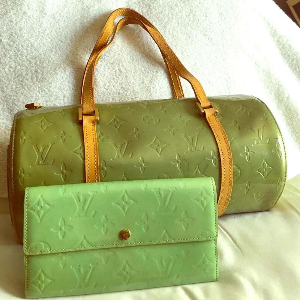 LouisVuitton Green Vernis Sarah Wallet