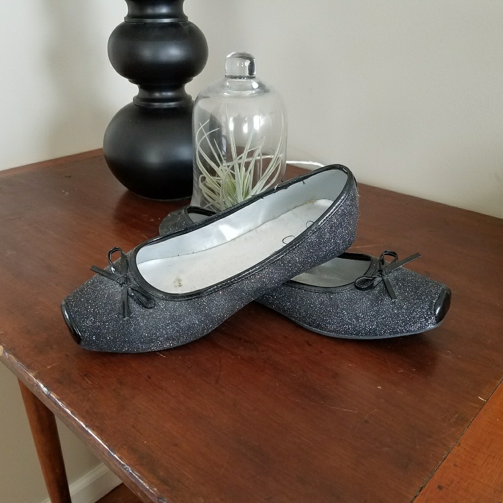 BRAND NEW black ballet flats