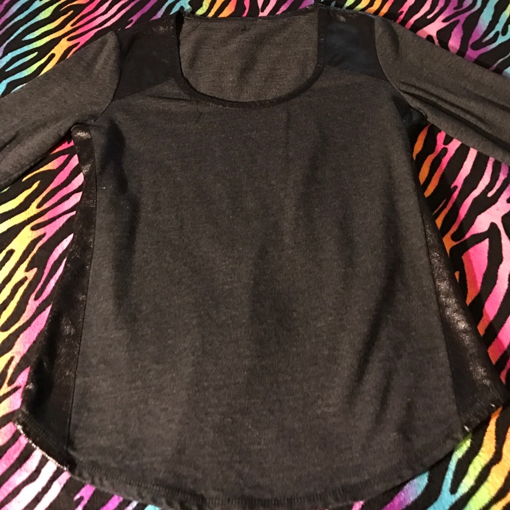 💥 Guess gray/faux leather sweater