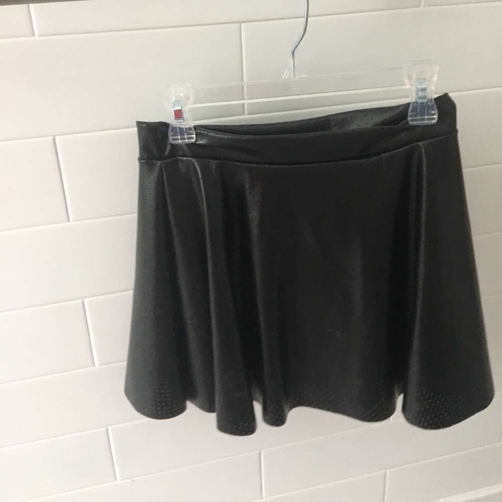 So nikki Black skater skirt
