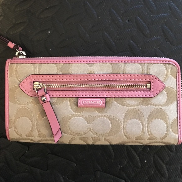 Coach Handbags - Coach Wallet
