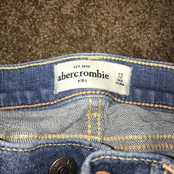 Two pairs of Abercrombie kids jeans. - Picture 4 of 7