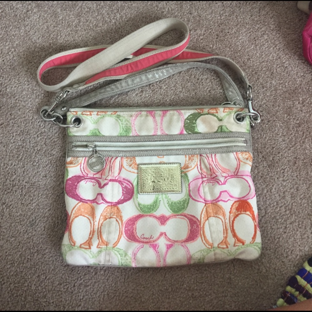 Two pocket Coach cross body!
