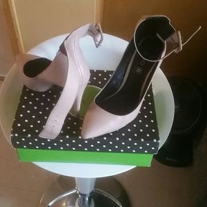 Aldo heel medium tan shoes