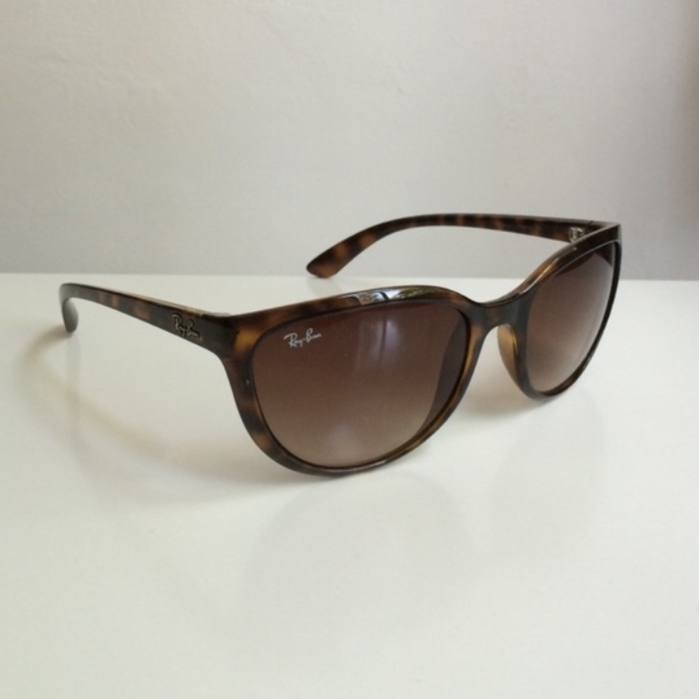 Tortoise shell ray ban