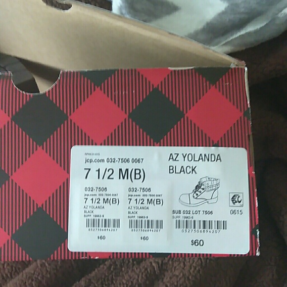 Boots - Picture 3 of 3