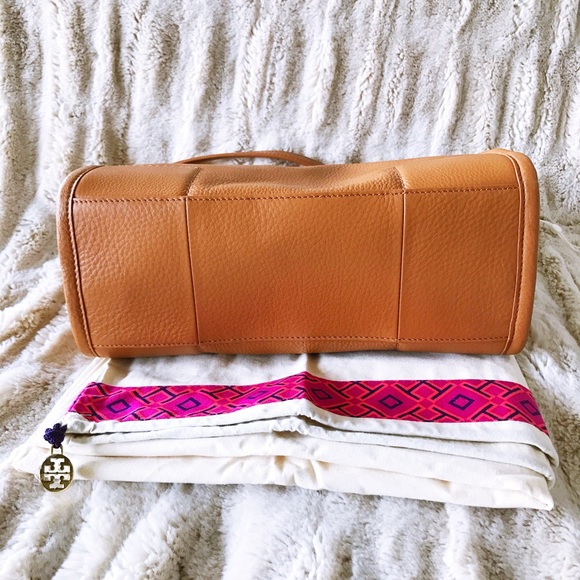 Tory Burch Britten Small Slouchy Tote Bark/Brown - Picture 6 of 8