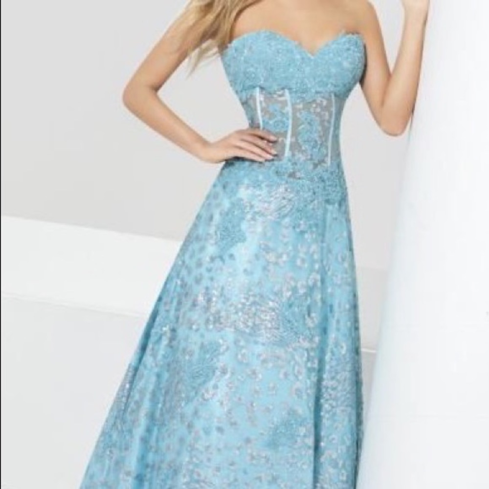 Tony Bowls le gala prom dress