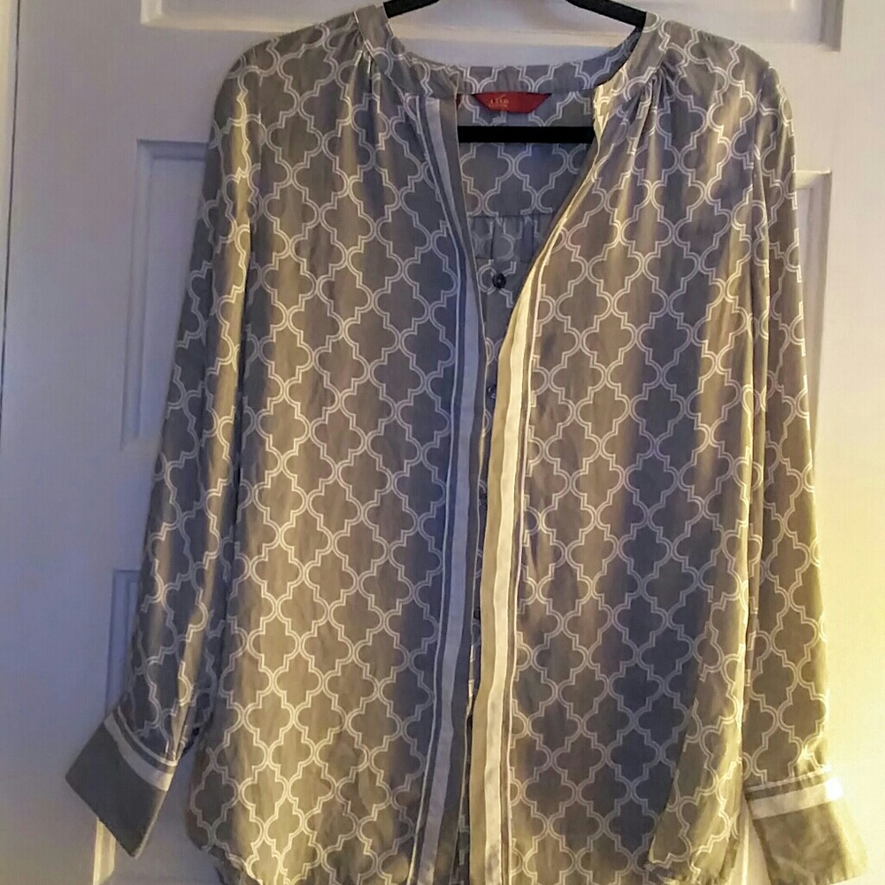 G.I.L.I. graphic casual blouse!
