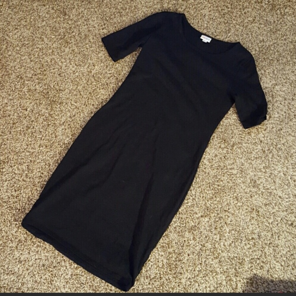 🔺SOLD🔺🦄 LuLaRoe Julia - Medium - Solid Black🦄
