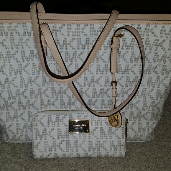 Michael Kors purse and wallet - Picture 1 of 1