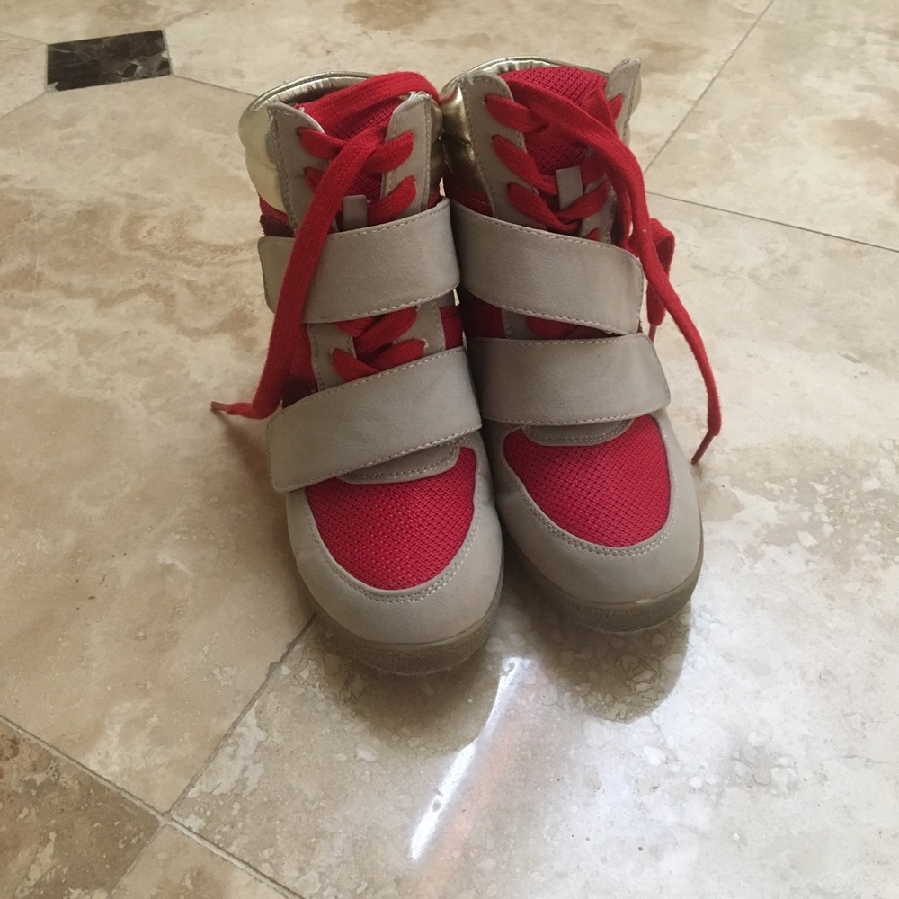 Wanted shoes with hidden heal