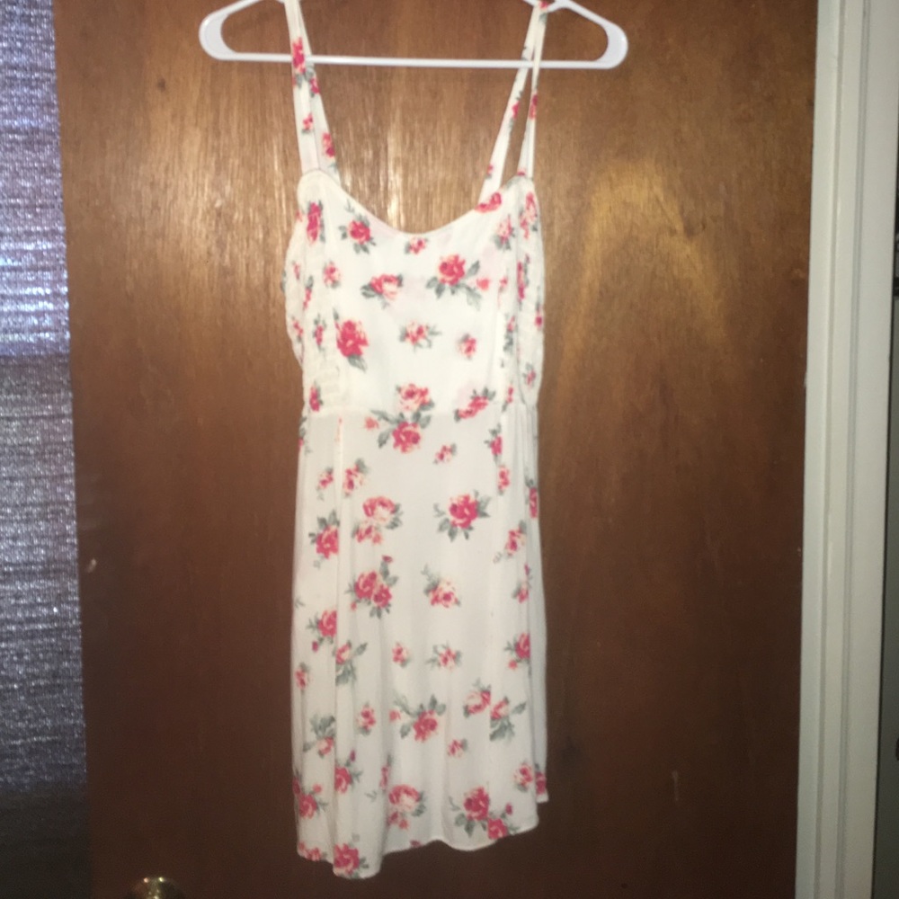 cute floral dress!