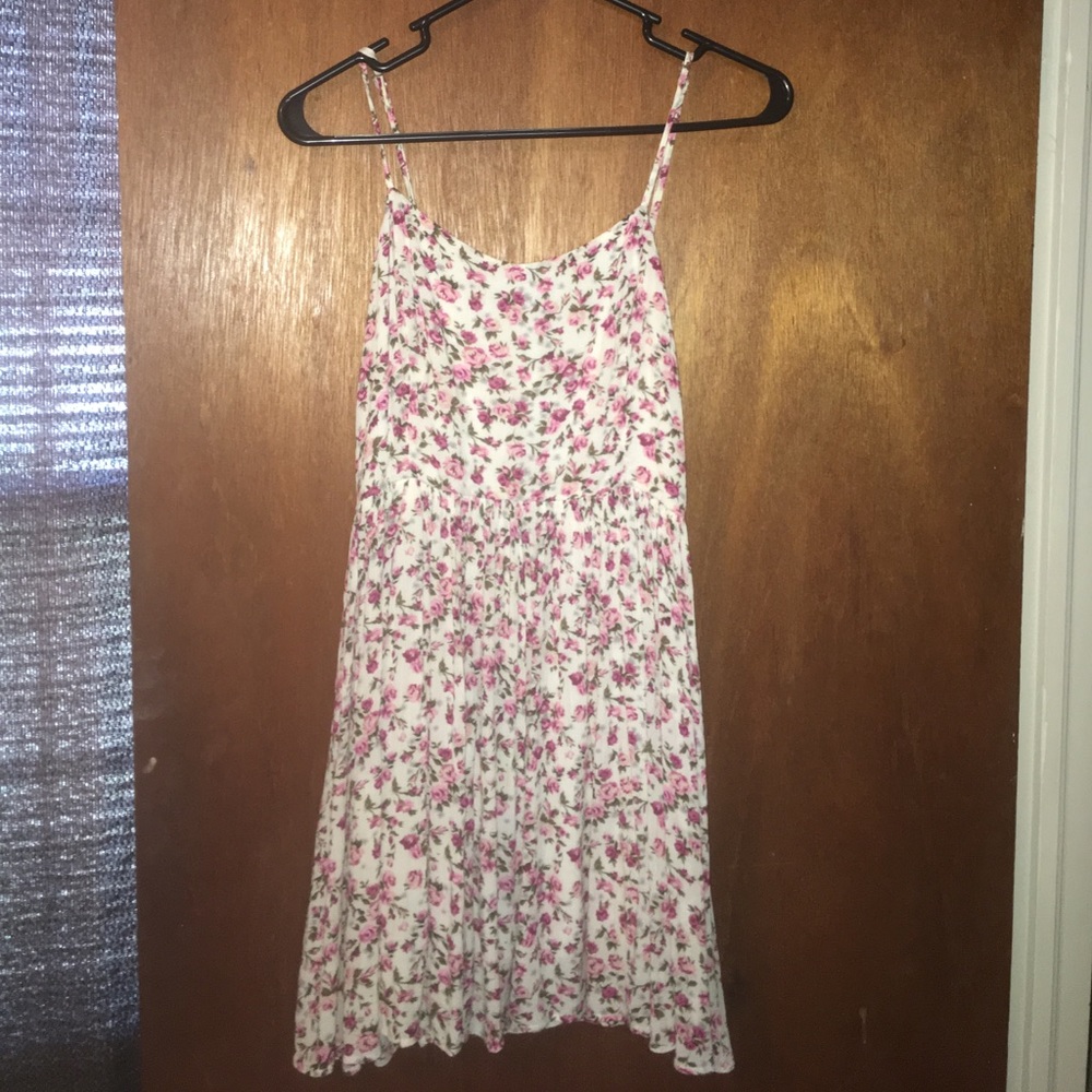 cute floral dress!