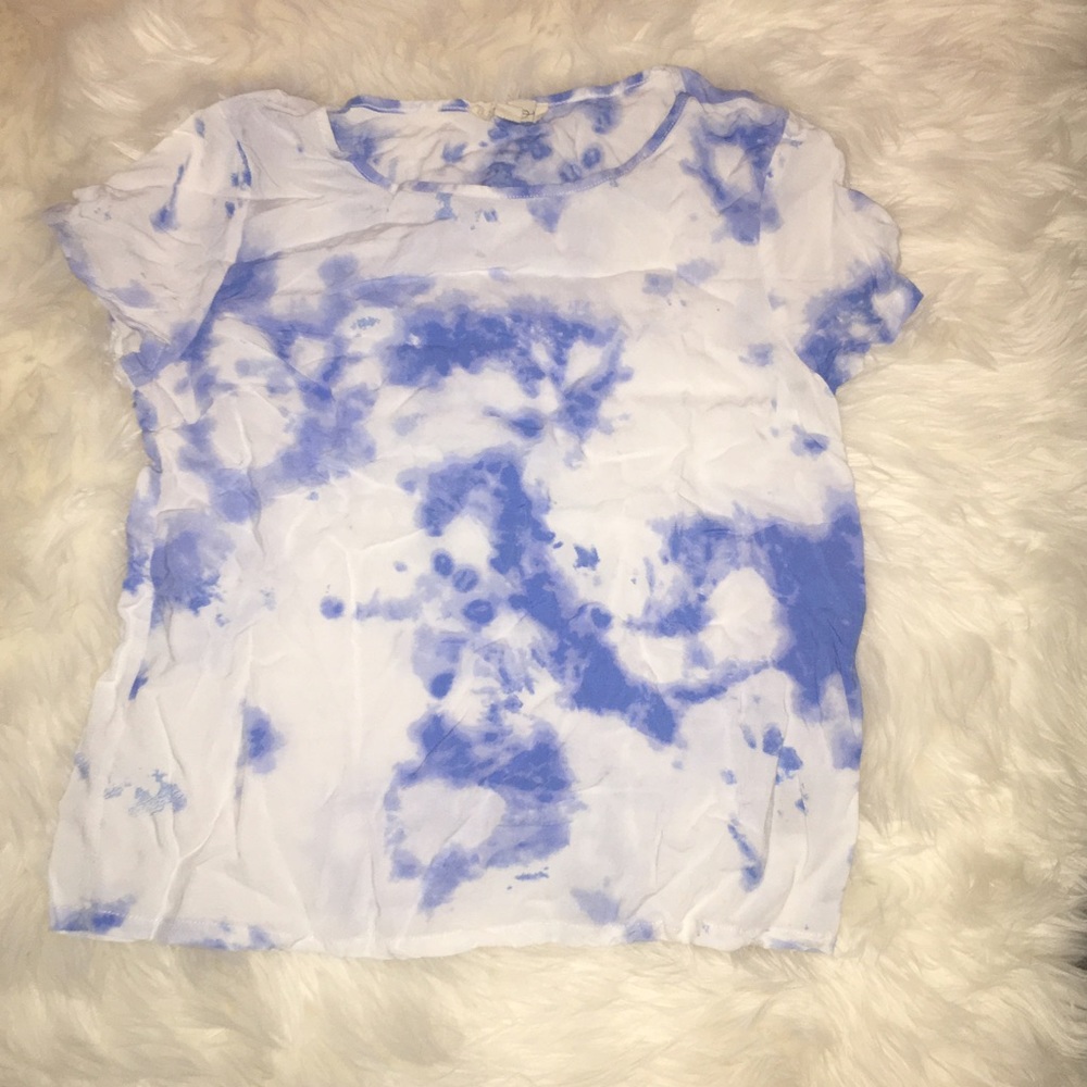 Short sleeve white and blue top