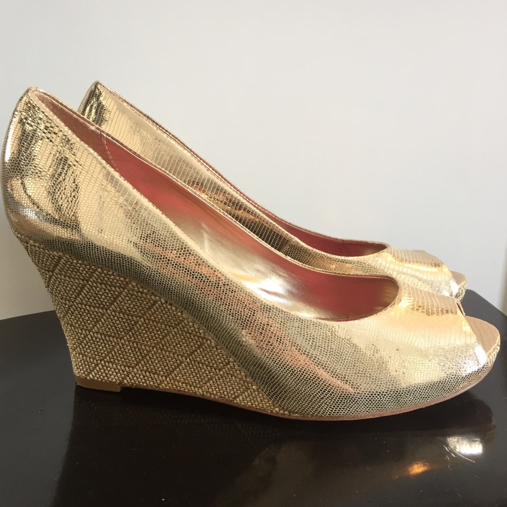 Lilly Pulitzer resort chic gold wedge - Picture 6 of 7