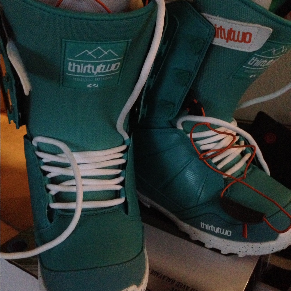 Women's snowboard boots