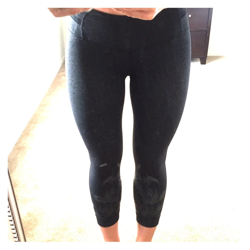 RARE Lululemon Acro Crop, silicon peacock print