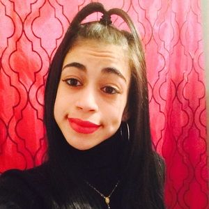 Meet your Posher, Linette