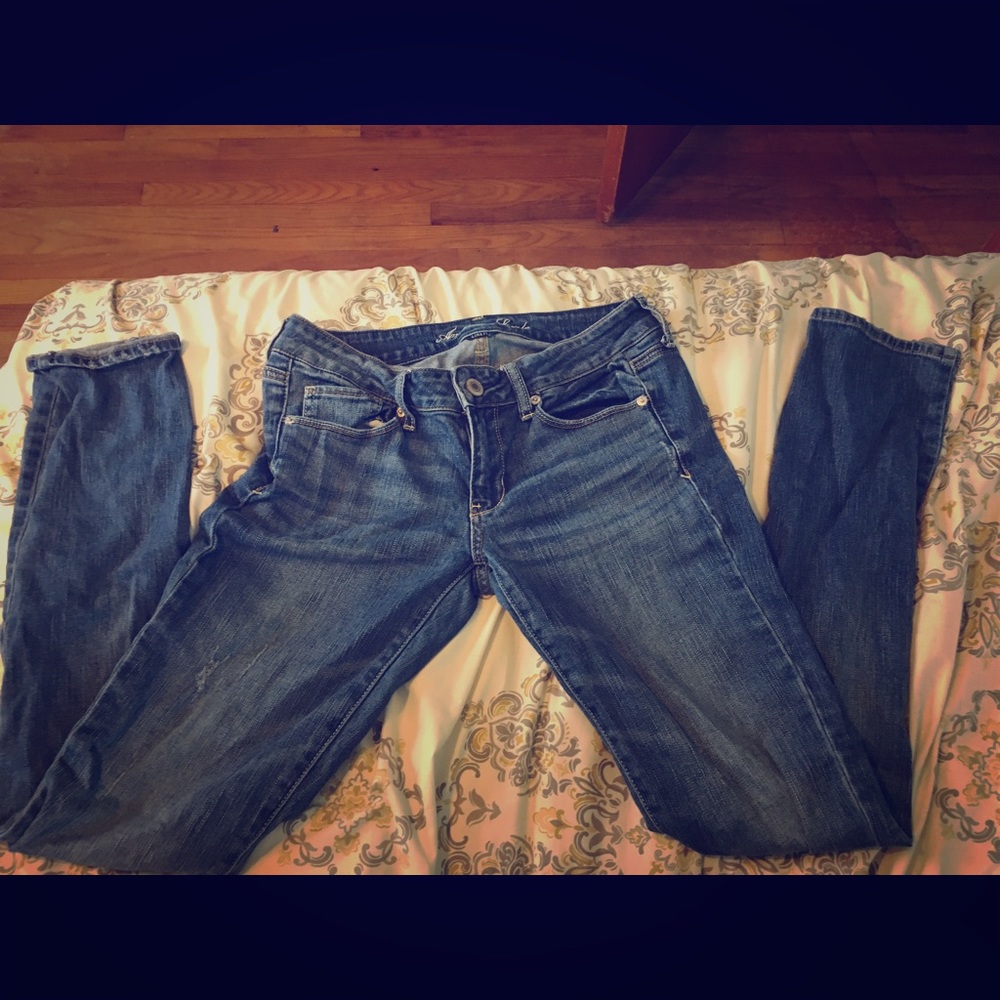American eagle medium wash jeans