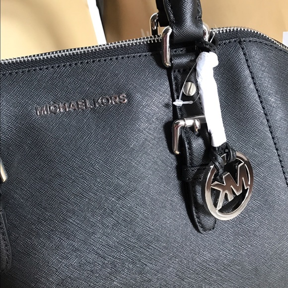 🦋Michael Kors Large Satchel🦋 - Picture 3 of 8