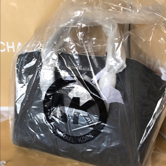 🦋Michael Kors Large Satchel🦋 - Picture 4 of 8