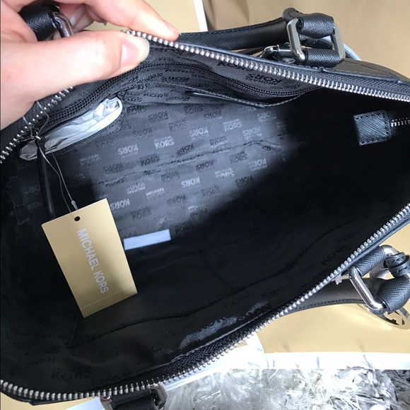 🦋Michael Kors Large Satchel🦋 - Picture 5 of 8