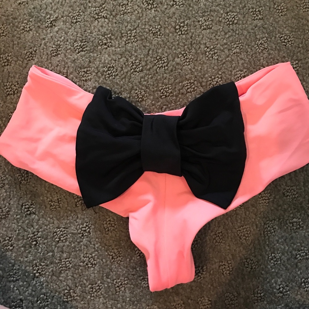 Coral Lollipop bow bottoms!