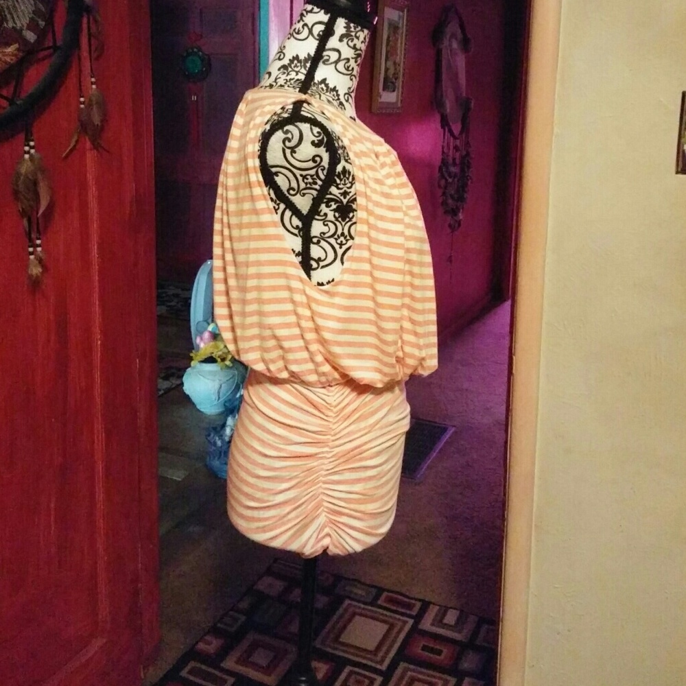 Top - Picture 2 of 3