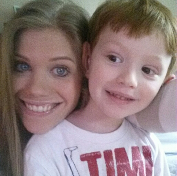 Meet your Posher, Leah - Picture 2 of 2