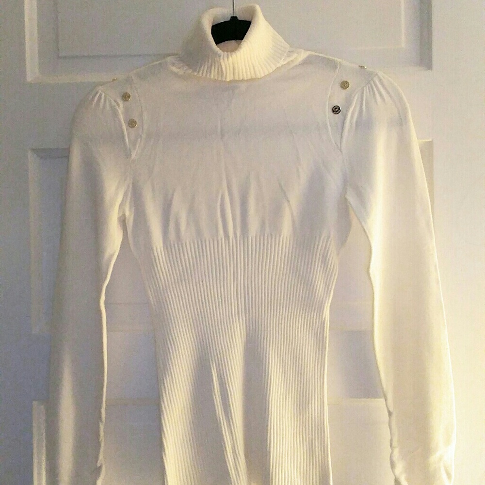 Guess fitted sweater!