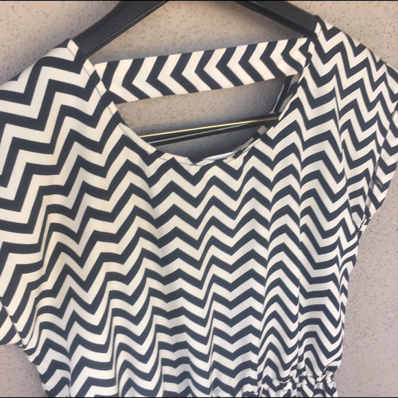 Chevron black and cream romper - Picture 4 of 4