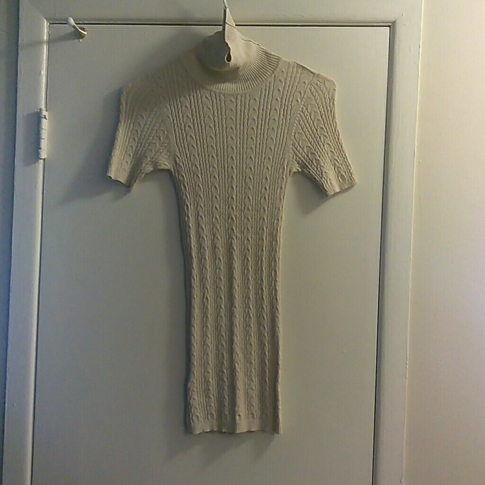 BCBG MAX AZRIA SHORT SLEEVE SHIRT