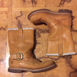 Like new Woman's 7.5 Timberland Boots barley worn