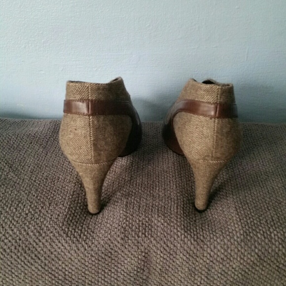 Shoes - Picture 2 of 4