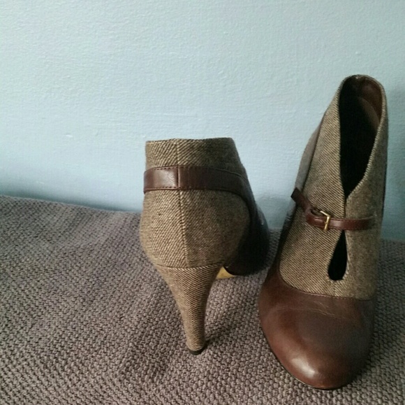 Shoes - Picture 3 of 4
