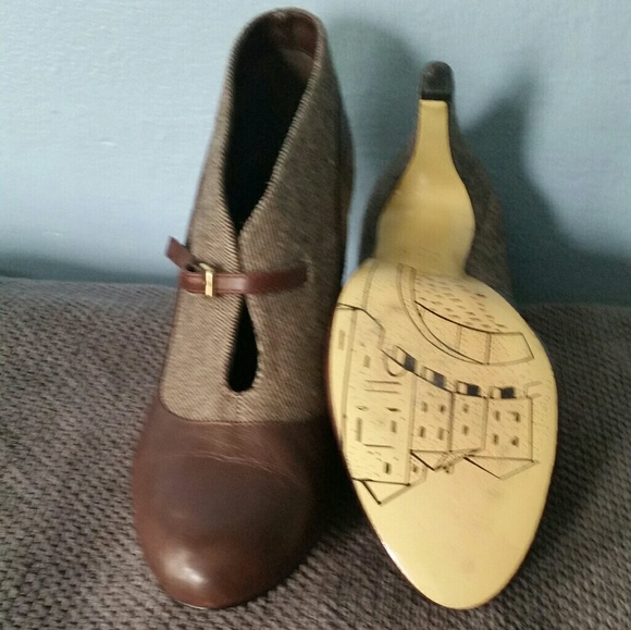 Shoes - Picture 4 of 4